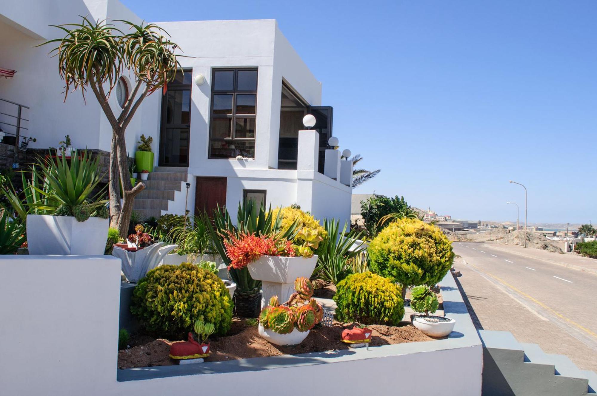 Shark Island Guesthouse Luderitz Bagian luar foto